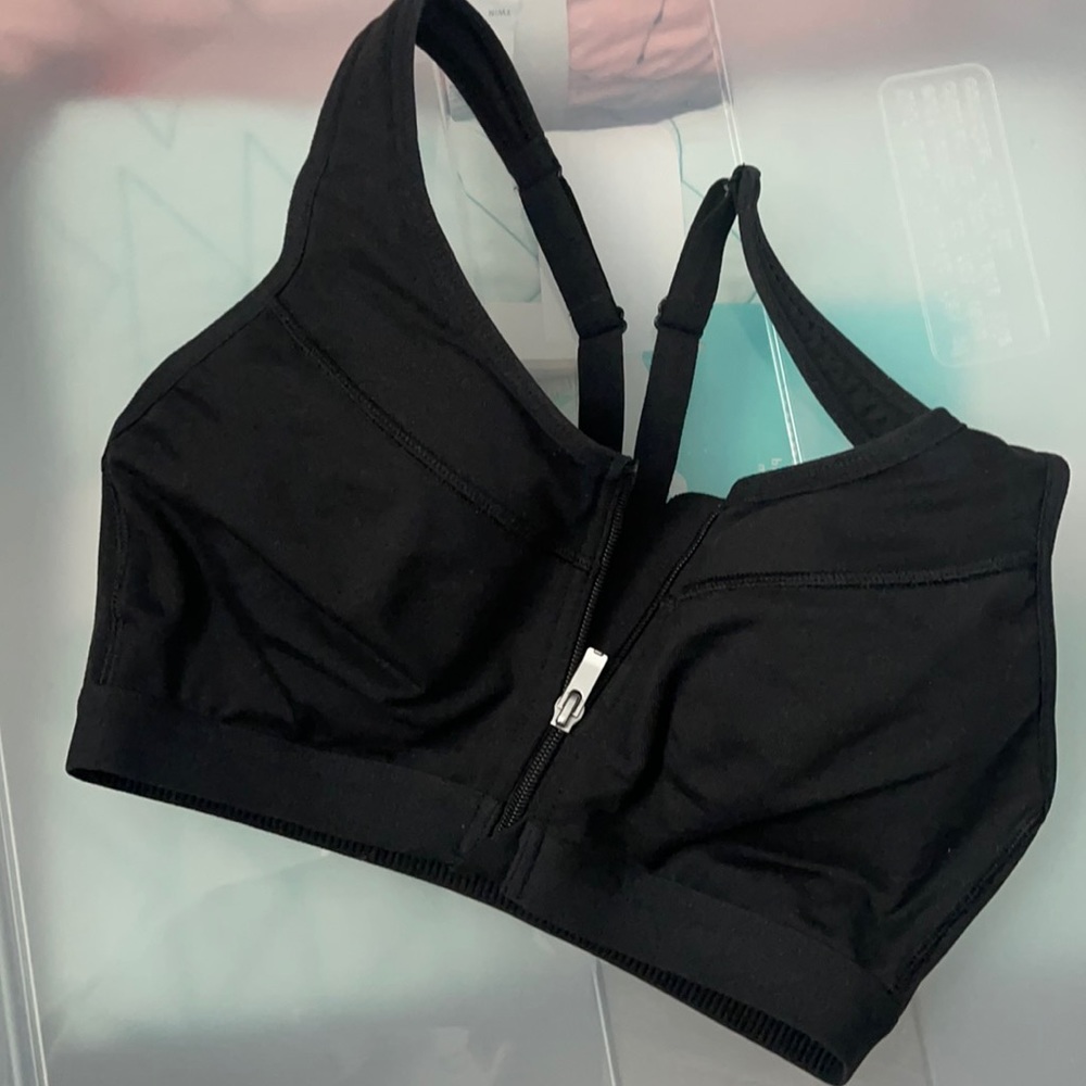 Victoria’s Secret sports bra 32b black front zip
